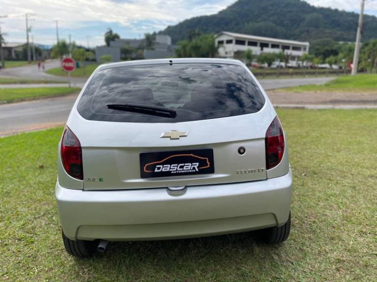 CHEVROLET - CELTA - 2012/2013 - Prata - R$ 36.900,00