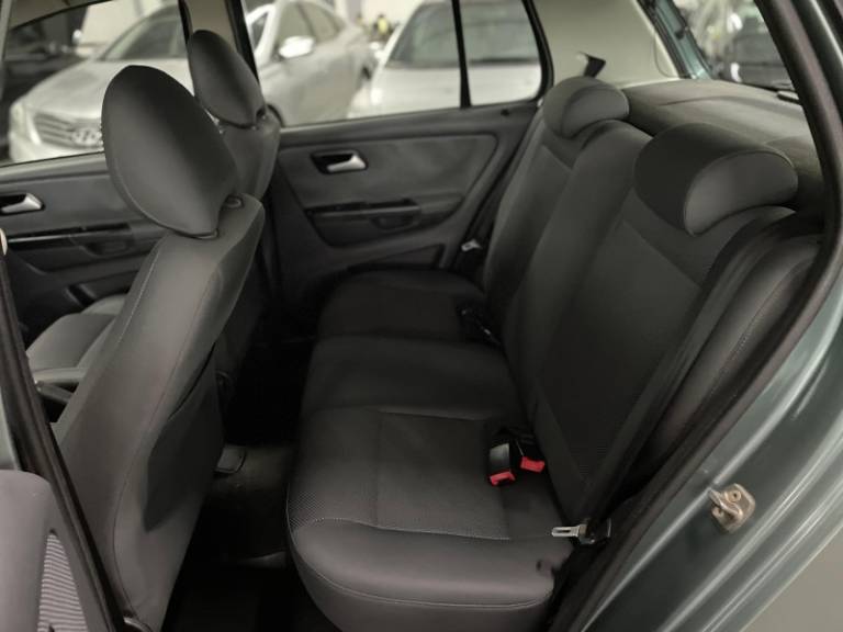 VOLKSWAGEN - FOX - 2010/2011 - Cinza - R$ 34.900,00