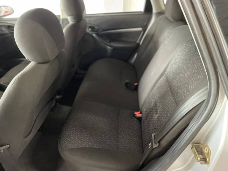 FORD - FOCUS - 2008/2008 - Prata - R$ 27.900,00