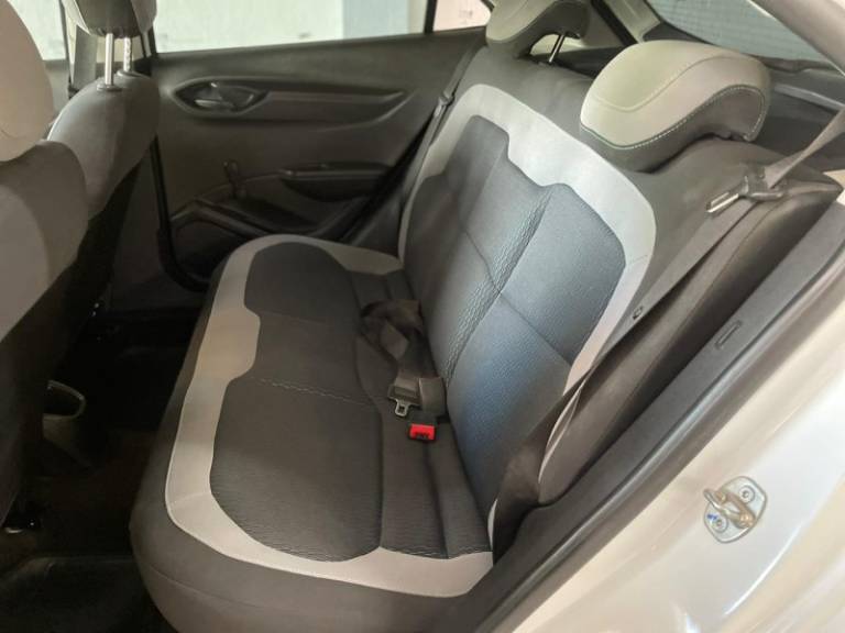 CHEVROLET - ONIX - 2015/2015 - Branca - R$ 45.900,00