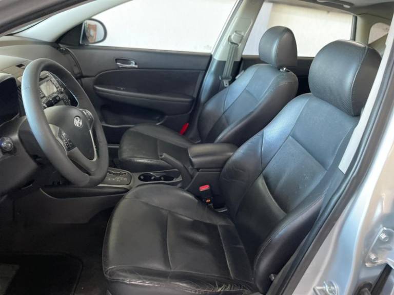 HYUNDAI - I30 - 2012/2012 - Prata - R$ 49.900,00
