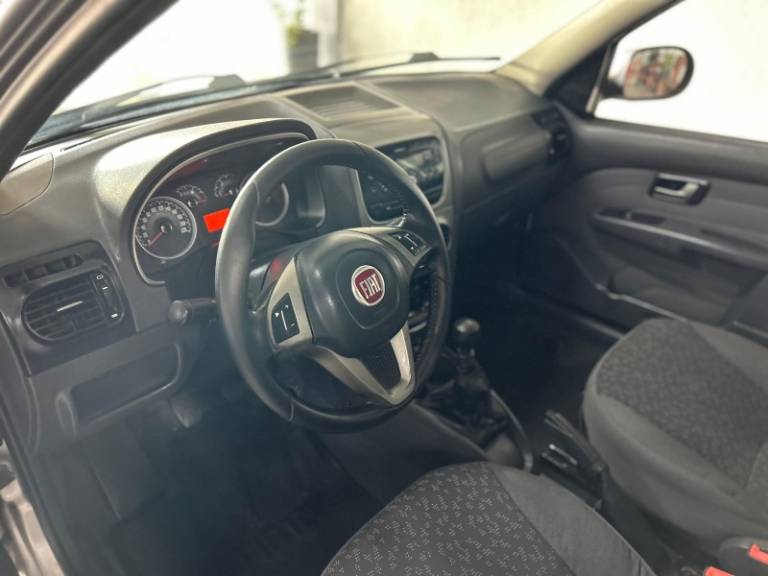 FIAT - PALIO - 2016/2016 - Prata - R$ 42.900,00