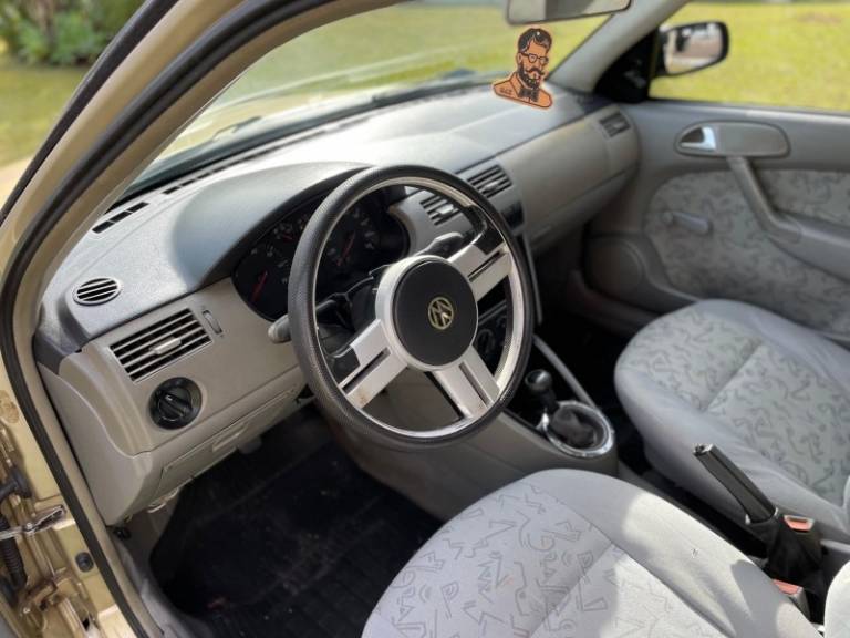 VOLKSWAGEN - GOL - 2000/2001 - Dourada - R$ 19.900,00