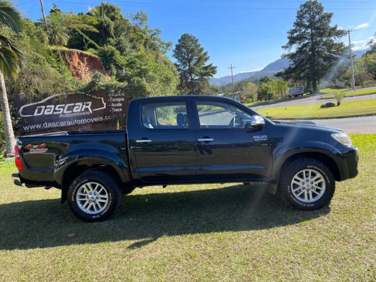 TOYOTA - HILUX - 2014/2014 - Azul - R$ 129.900,00