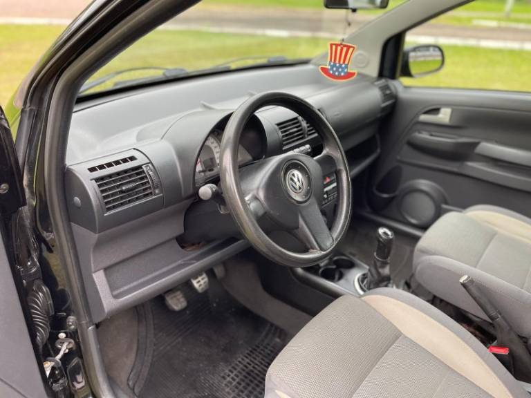 VOLKSWAGEN - CROSSFOX - 2008/2009 - Preta - R$ 36.900,00