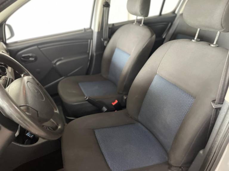 RENAULT - SANDERO - 2009/2010 - Prata - R$ 28.900,00