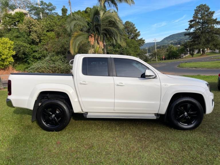 VOLKSWAGEN - AMAROK - 2019/2020 - Branca - R$ 144.900,00