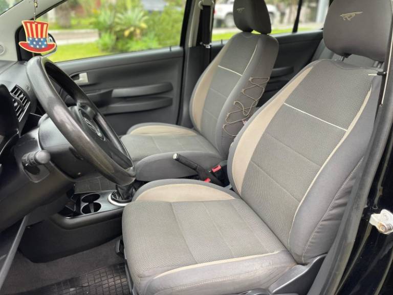 VOLKSWAGEN - CROSSFOX - 2008/2009 - Preta - R$ 36.900,00