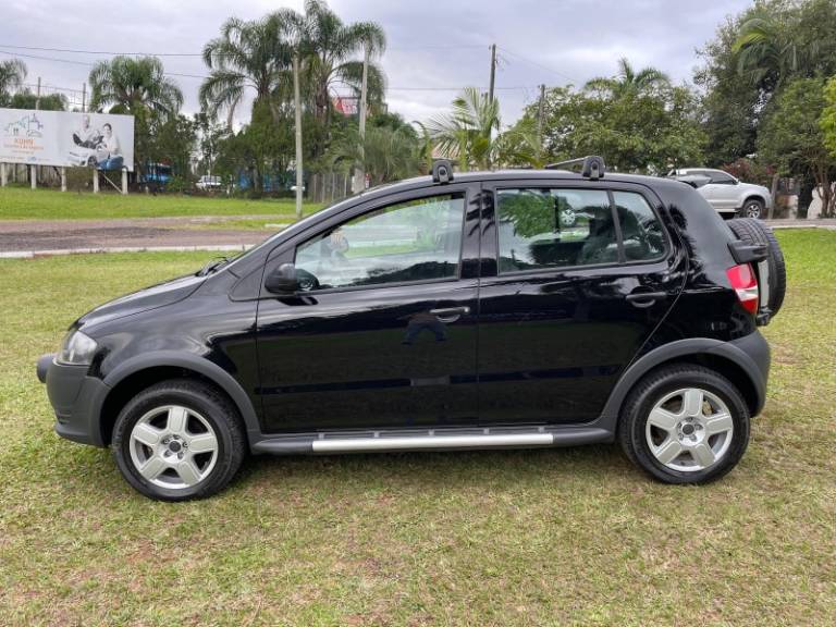 VOLKSWAGEN - CROSSFOX - 2008/2009 - Preta - R$ 36.900,00