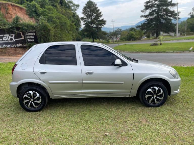 CHEVROLET - CELTA - 2012/2013 - Prata - R$ 36.900,00