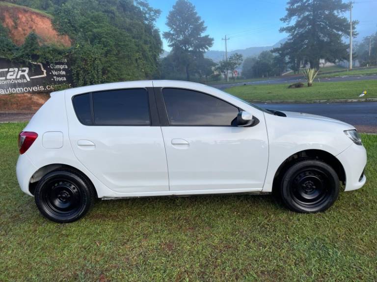 RENAULT - SANDERO - 2014/2015 - Branca - R$ 34.900,00