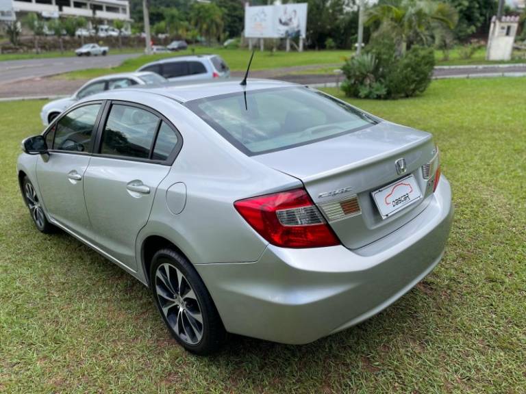 HONDA - CIVIC - 2014/2015 - Prata - R$ 82.900,00
