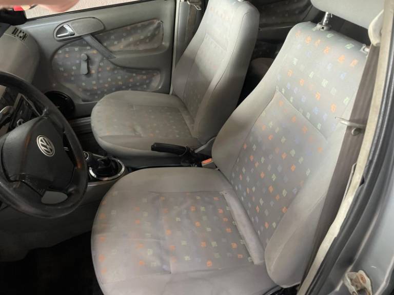 VOLKSWAGEN - GOL - 2002/2002 - Cinza - R$ 15.900,00