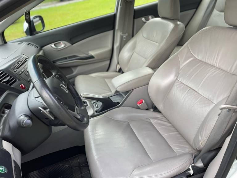HONDA - CIVIC - 2014/2015 - Prata - R$ 82.900,00