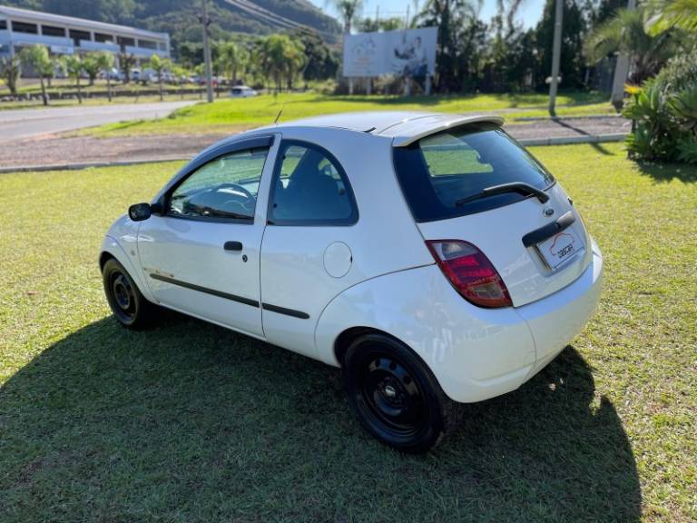 FORD - KA - 2004/2005 - Branca - R$ 20.900,00