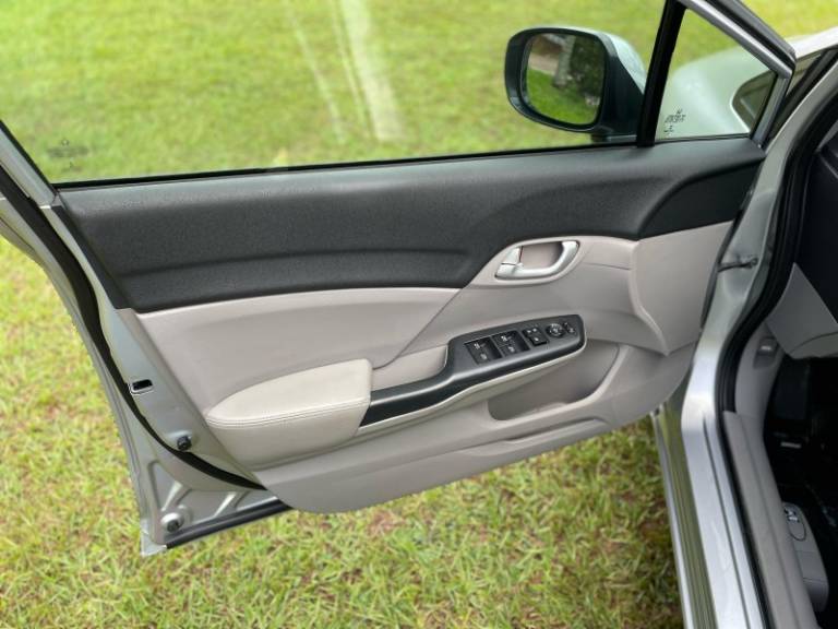 HONDA - CIVIC - 2014/2015 - Prata - R$ 82.900,00