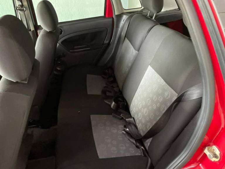 FORD - FIESTA - 2010/2011 - Vermelha - R$ 22.900,00