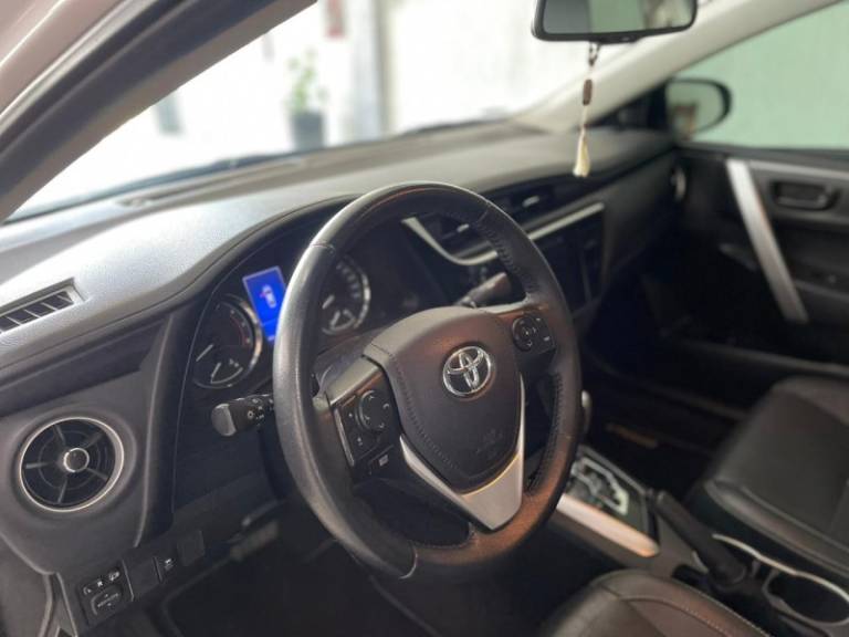 TOYOTA - COROLLA - 2018/2018 - Branca - R$ 107.900,00