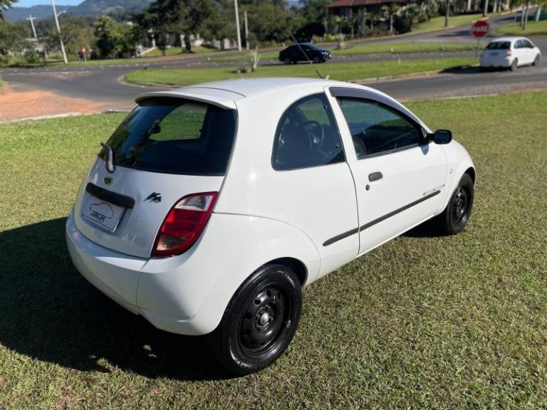 FORD - KA - 2004/2005 - Branca - R$ 20.900,00