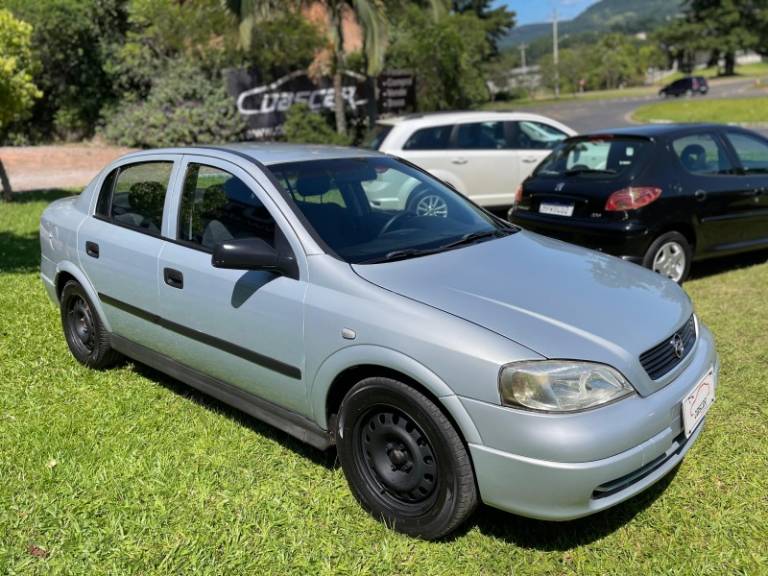 CHEVROLET - ASTRA - 2000/2001 - Prata - R$ 21.900,00