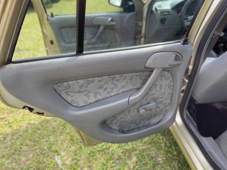 VOLKSWAGEN - GOL - 2000/2001 - Dourada - R$ 19.900,00