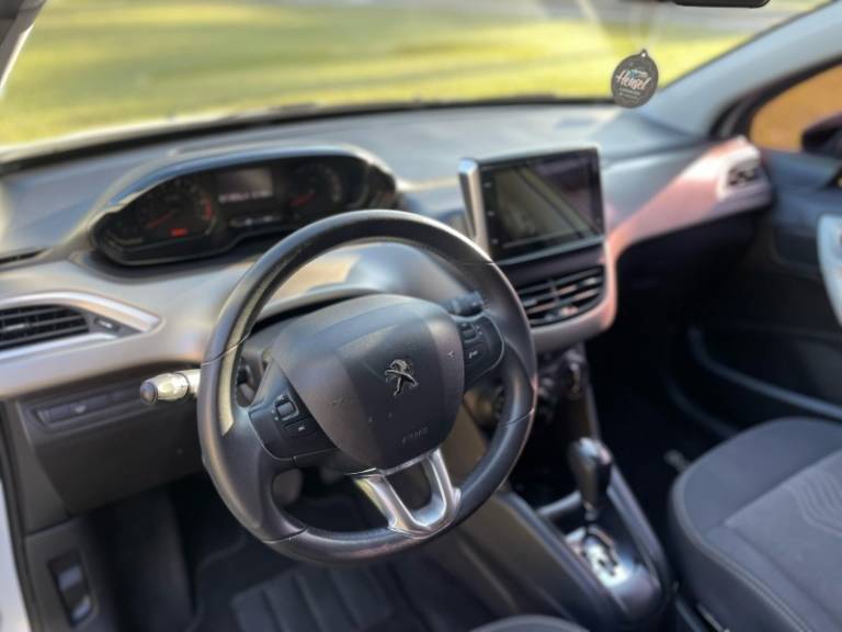 PEUGEOT - 2008 - 2017/2018 - Branca - R$ 61.900,00