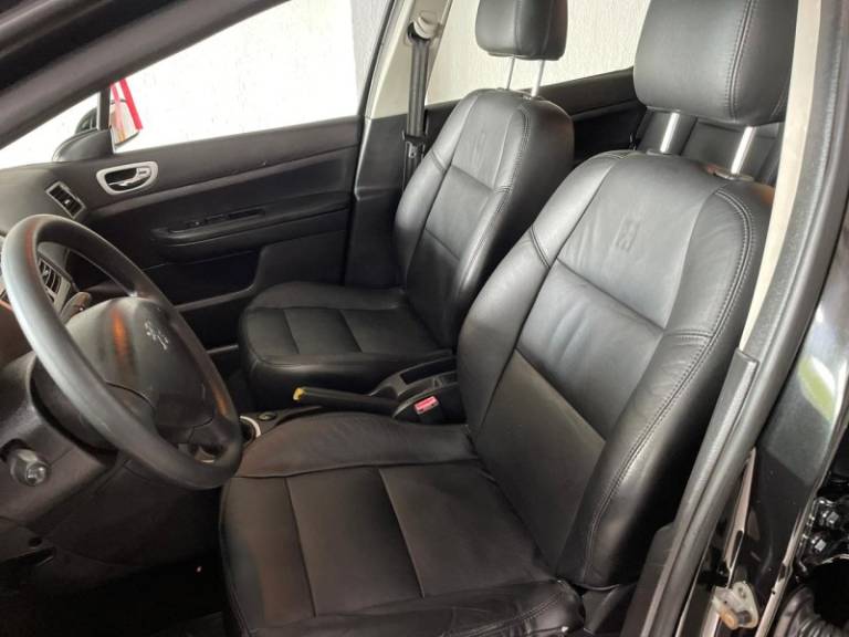 PEUGEOT - 307 - 2008/2009 - Preta - R$ 25.900,00