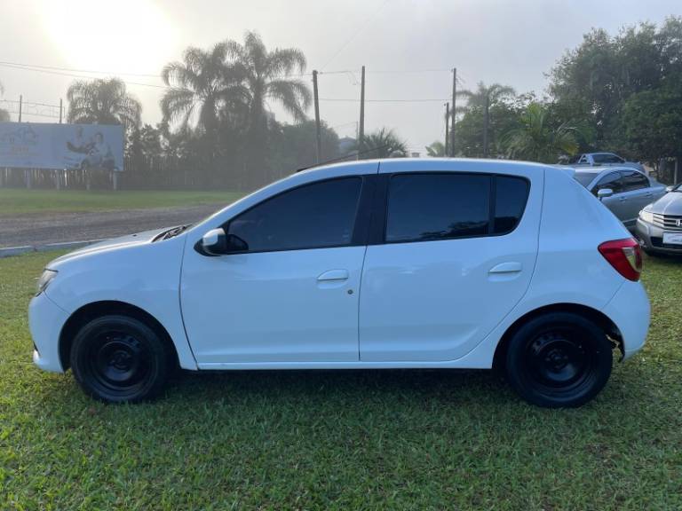 RENAULT - SANDERO - 2014/2015 - Branca - R$ 34.900,00