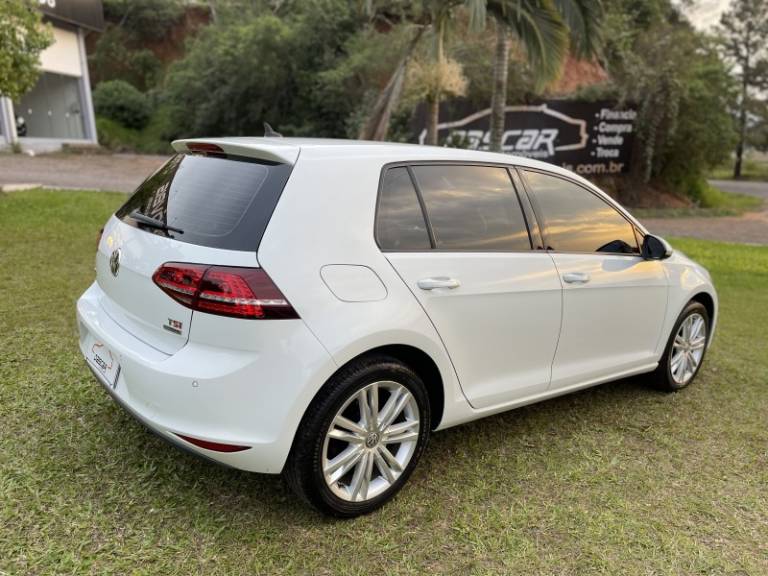 VOLKSWAGEN - GOLF - 2014/2014 - Branca - R$ 78.900,00