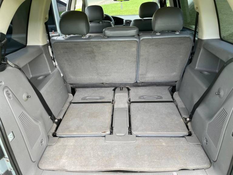 CHEVROLET - ZAFIRA - 2009/2010 - Prata - R$ 38.900,00