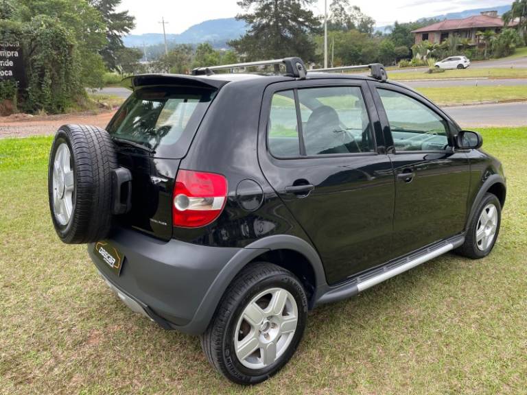 VOLKSWAGEN - CROSSFOX - 2008/2009 - Preta - R$ 36.900,00
