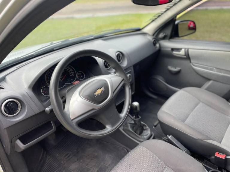 CHEVROLET - CELTA - 2012/2013 - Prata - R$ 36.900,00