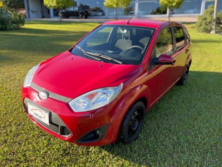 FORD - FIESTA - 2013/2014 - Vermelha - R$ 33.900,00