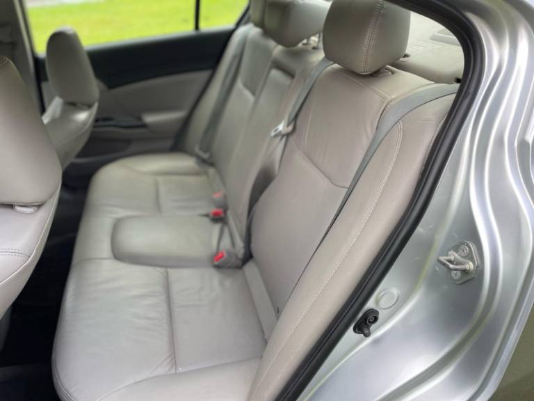 HONDA - CIVIC - 2014/2015 - Prata - R$ 82.900,00