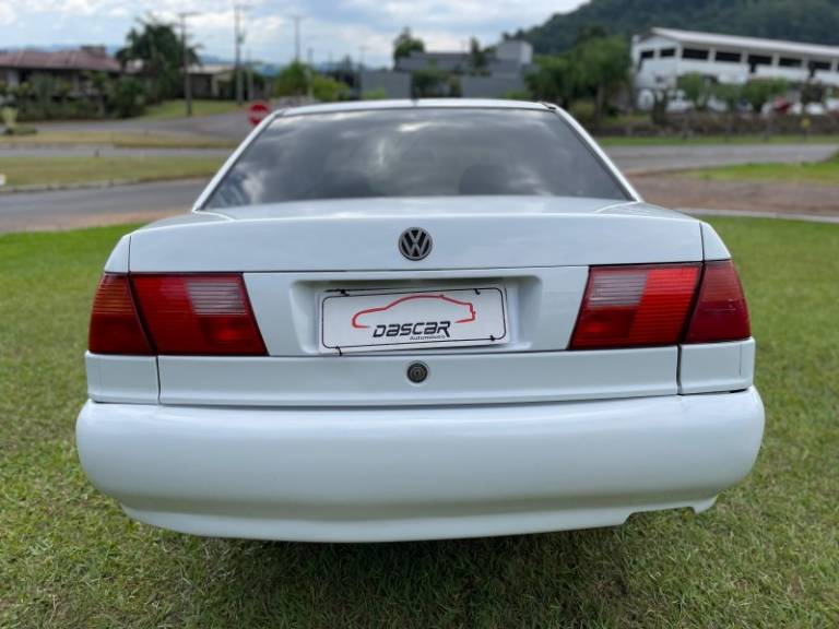 VOLKSWAGEN - SANTANA - 1999/2000 - Branca - R$ 21.900,00