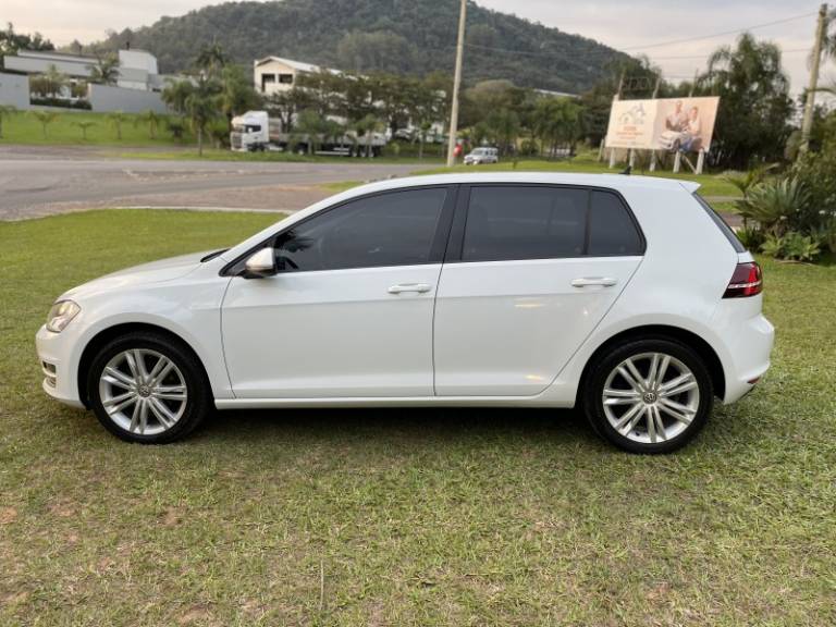 VOLKSWAGEN - GOLF - 2014/2014 - Branca - R$ 78.900,00