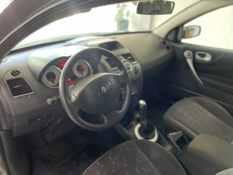 RENAULT - MÉGANE - 2011/2011 - Cinza - R$ 33.900,00