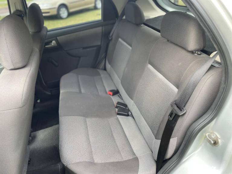 CHEVROLET - CELTA - 2012/2013 - Prata - R$ 36.900,00