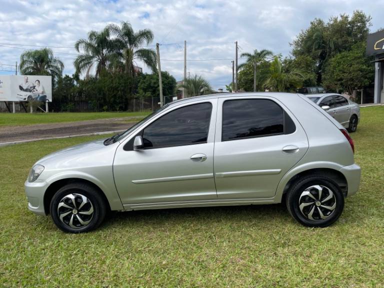 CHEVROLET - CELTA - 2012/2013 - Prata - R$ 36.900,00