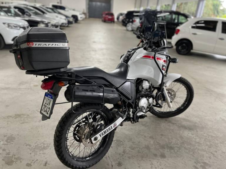 YAMAHA - XTZ 250 - 2011/2011 - Branca - R$ 15.900,00