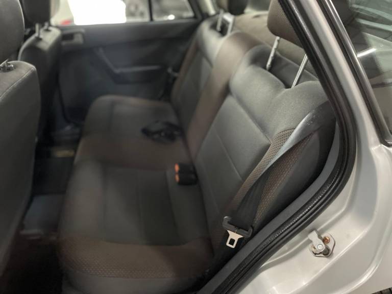 VOLKSWAGEN - GOL - 2007/2008 - Prata - R$ 25.900,00