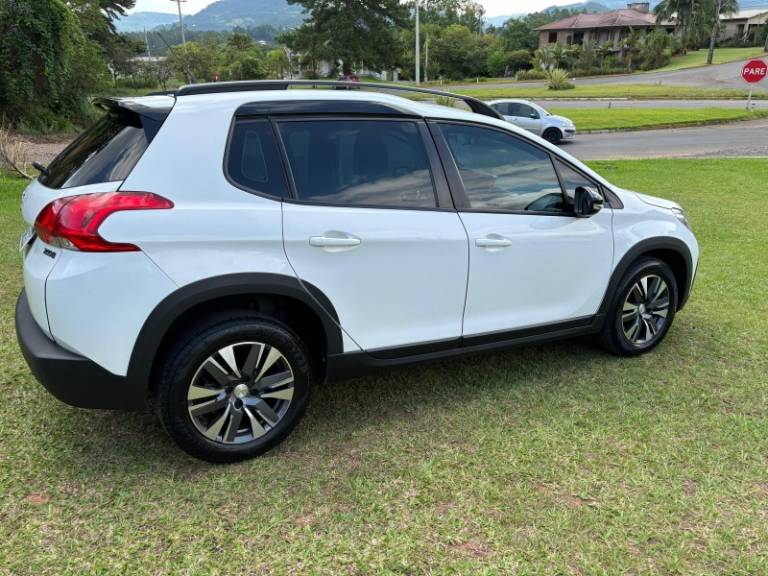 PEUGEOT - 2008 - 2021/2022 - Branca - R$ 72.900,00