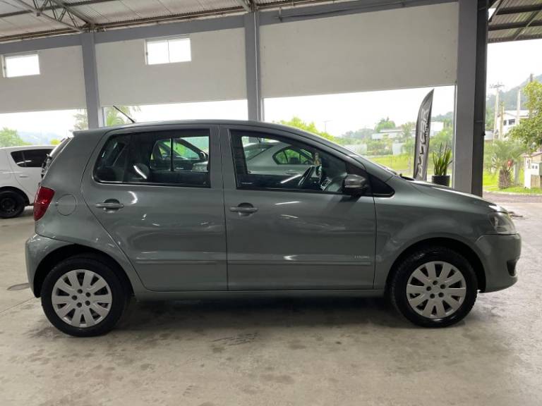 VOLKSWAGEN - FOX - 2010/2011 - Cinza - R$ 34.900,00