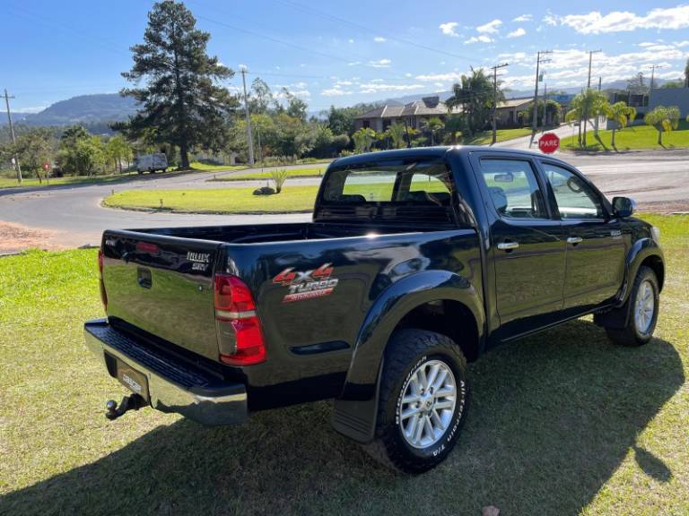 TOYOTA - HILUX - 2014/2014 - Azul - R$ 129.900,00