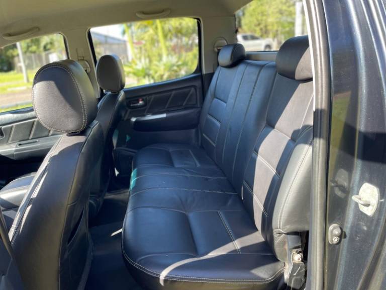 TOYOTA - HILUX - 2014/2014 - Azul - R$ 129.900,00