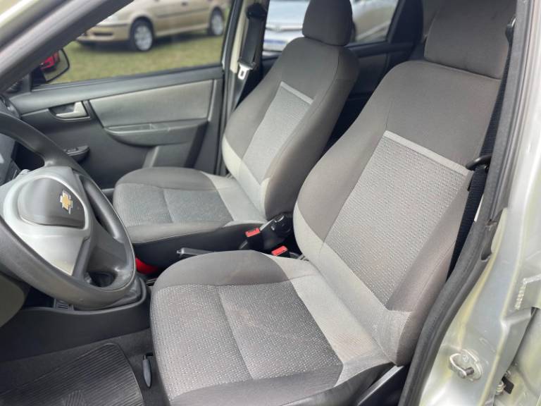 CHEVROLET - CELTA - 2012/2013 - Prata - R$ 36.900,00