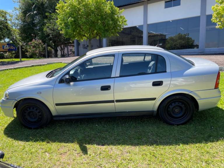 CHEVROLET - ASTRA - 2000/2001 - Prata - R$ 21.900,00