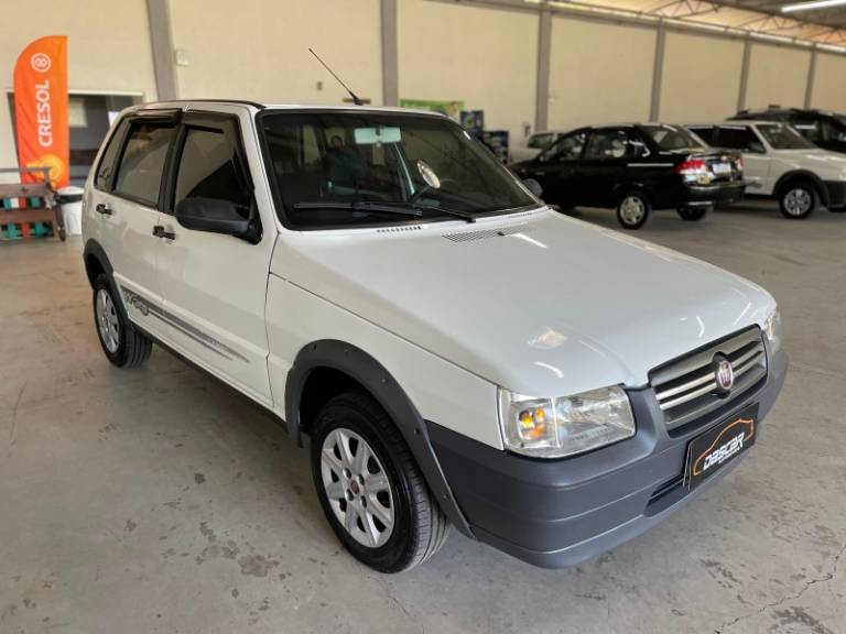 FIAT - UNO - 2009/2010 - Branca - R$ 28.900,00