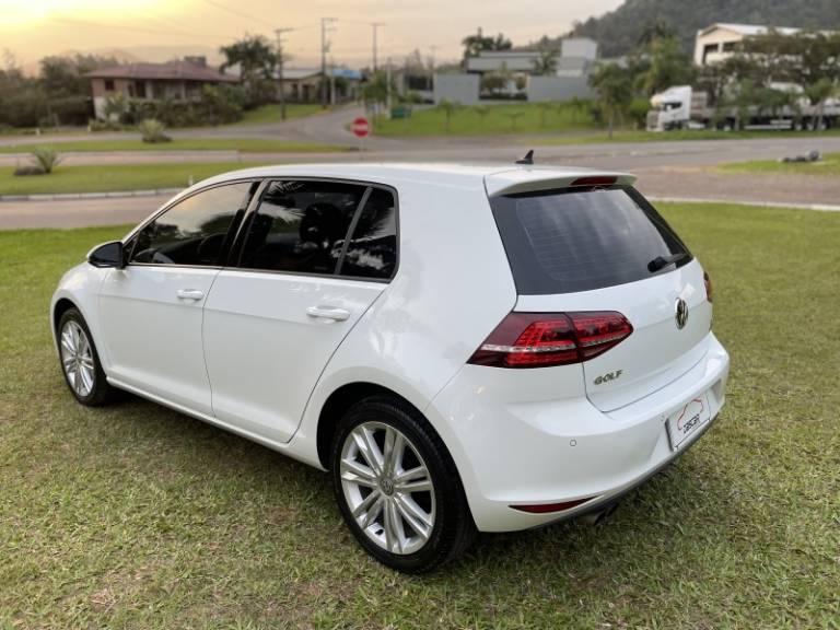 VOLKSWAGEN - GOLF - 2014/2014 - Branca - R$ 78.900,00