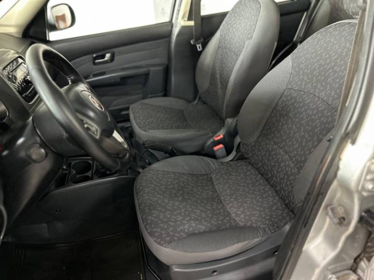 FIAT - PALIO - 2016/2016 - Prata - R$ 42.900,00